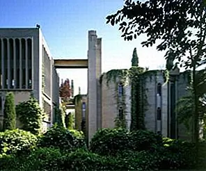 Превращение старой бетонной фабрики в невероятное место жительства