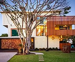 Огромный частный дом, построенный из 31 контейнера для перевозки в Австралии