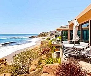 Красивая вилла на берегу океана Laguna Beach в Калифорнии