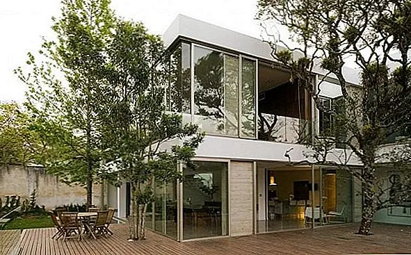 Casa Luz окружен красивым ландшафтным садом