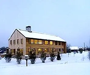 Лыжное шале с современным дизайном интерьера вместо классического дерева