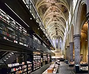 Книжный магазин Готической церкви