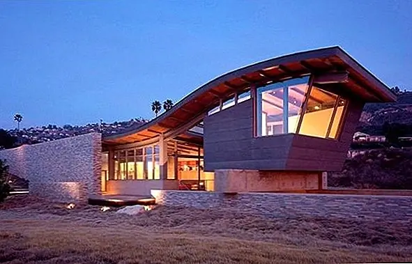 Cliff Top House с интересной архитектурой и захватывающими видами