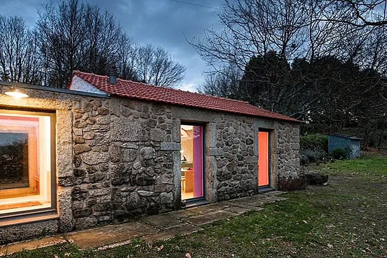 Красочный дом амбара переработан для сельского туризма