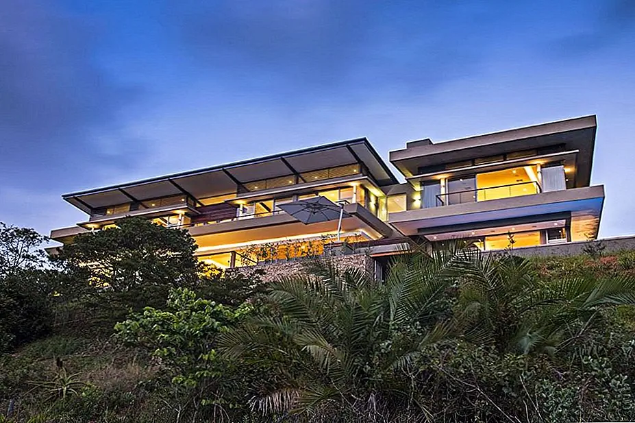 Комфортный, расслабляющий и визуально впечатляющий: дом Albizia by Metropole Architects