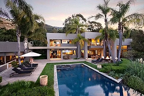 Современный дом с видом на океан в Санта-Барбаре