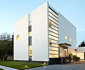 Резиденция Ковалевски - современная структура в сельской местности