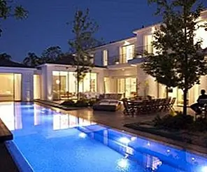 Стильная, современная резиденция в Израиле от Levy: Chamizer Architects