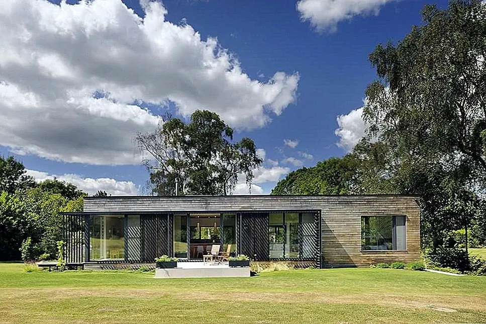 Современный мобильный дом в Новой Лесной лесистой местности Великобритании