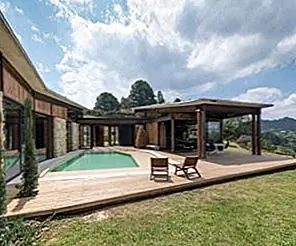 Дом Гозу - зеленый крытый отход принимает красоту долины