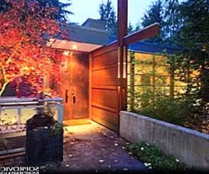 Пол состоит из смеси бетонного и шерстяного ковров, черешни и краев черешни, гранитных столешниц, шкафов с зернистыми зернами и 4 роскошных спальни с прилегающими к ним красивыми главными люксами. Без сомнения, этот дом предлагает полную конфиденциальность и без другого слова «ЛУЧШИЙ»!