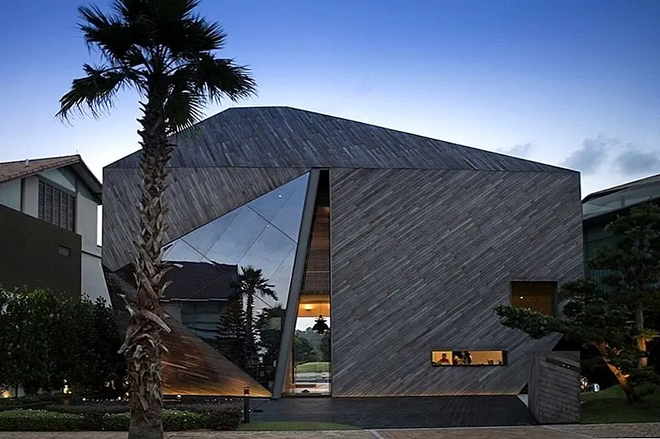 Смелая архитектура и планирование пространства: Diamond House в Сингапуре