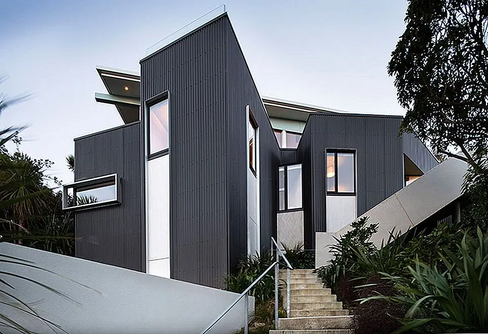 Отличительный дом Seatoun Heights с захватывающим видом на гавань в Новой Зеландии