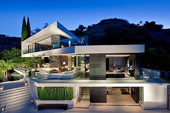 Экспансивная современная резиденция в Голливудских горах