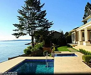 Роскошный дом на берегу моря с потрясающим видом на озеро