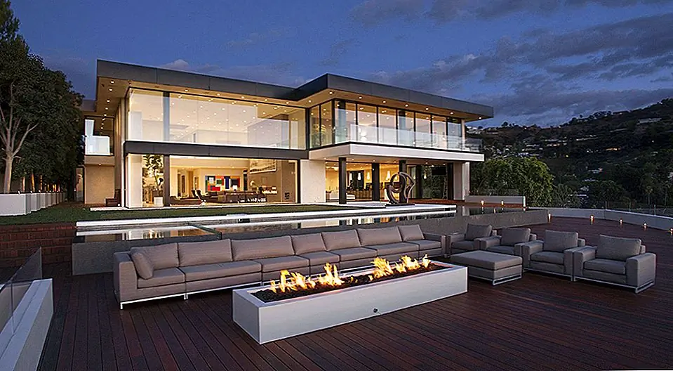 Внедрение Sunset Strip Residence в Лос-Анджелесе с обширными видами города