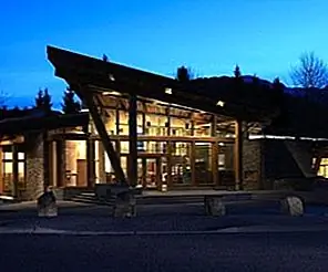 Публичная библиотека Уистлера - энергоэффективная структура с дружелюбным дизайном