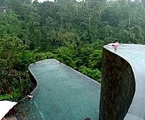 Ubud Hotel & Resort в Бали с бесконечным бассейном Ubud Hotel & Resort в Бали с бесконечным бассейном