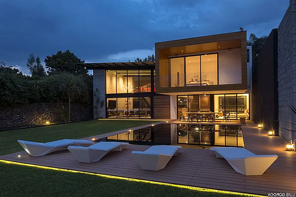 Massive Weekend Retreat Balancing Современность и уют: Casa ALD