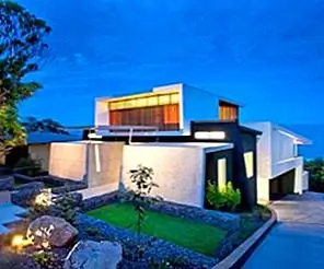 Пляжный дом с архитектурным и художественным дизайном в Австралии