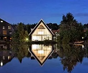 Современный дом в церкви архитекторов Рууда Виссера