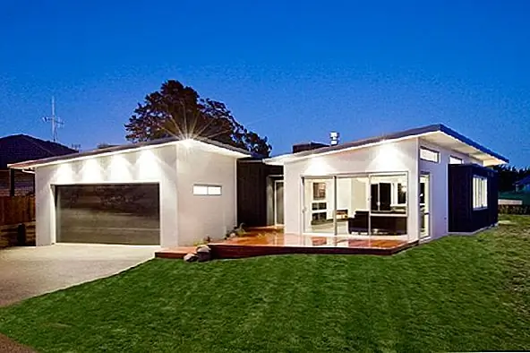 Современная резиденция в Новой Зеландии, буквально открытая к центральному двору