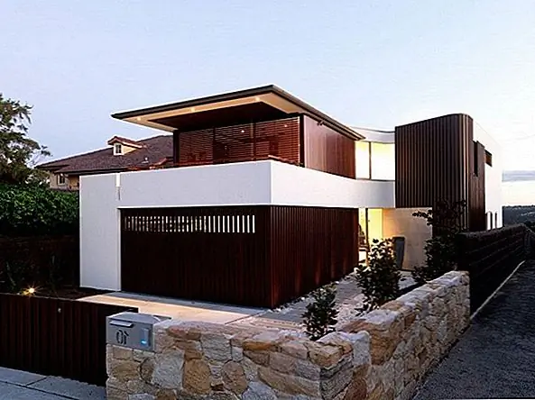 Современная резиденция демонстрирует вкусные визуальные контрасты в Австралии