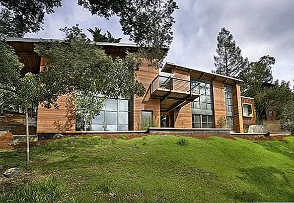 Архитектура Quezada - одна из крупнейших архитектурных фирм в мире из Сан-Франциско. Архитектура Quezada занимается крупными проектами, такими как Lucasarts и Microsoft. Компания занимается как оформлением интерьеров, так и экстерьерами вашего объекта.