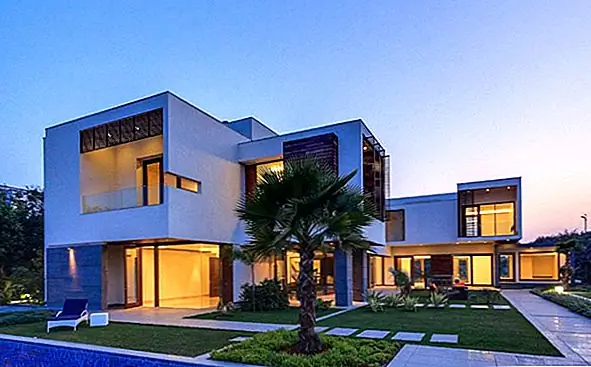 Opulence встречает современную архитектуру в Нью-Дели, Индия: E4 House