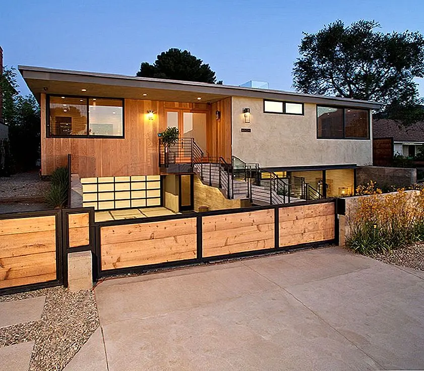 Относительно скромное открытие фасадов Роскошные интерьеры: Bellino Drive Residence