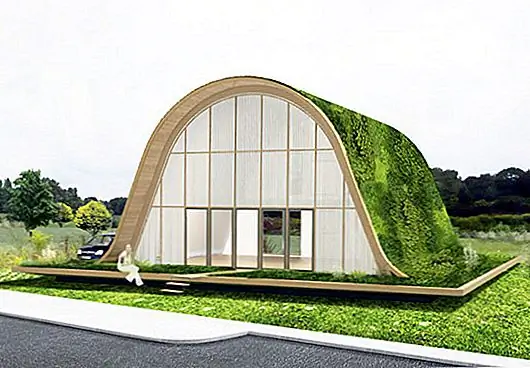 Особым элементом этой конструкции является периметр здания, который поднимается на полметра, чтобы получить периметр. Вы можете использовать его для сидения на открытом воздухе, рядом с домом и любоваться окрестностями, или вы можете думать о тех наводнениях, которые могут вызвать у вас проблемы для вашего дома.