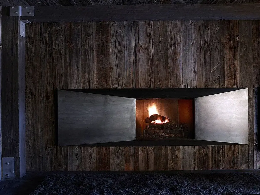 Великолепные виды можно полюбоваться на террасах. Стеклянные балюстрады позволяют им восхищаться без перерывов и также очень мало влияют на общий дизайн и архитектуру шале.