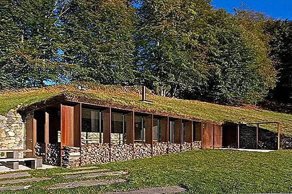 Сейф и звук в сарае в Пиренеях