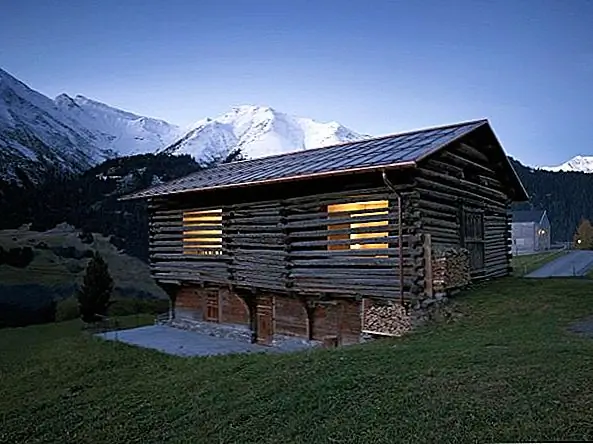 Небольшой коттедж с захватывающим видом на горы Швейцарии