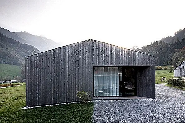 Малый дом в Австрии, обеспечивающий функциональный дизайн и впечатляющие виды
