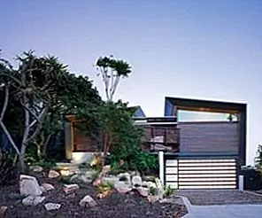 Пляж Peregian Beach с видом на океан от Sparks Architects