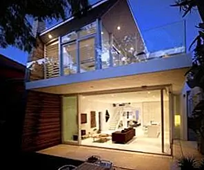 Современный семейный дом с видом на пляж в Сиднее