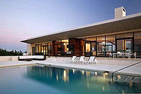 Это отличное место для проведения ваших праздников, и это также дает вам удовольствие в помещении, если погода холодная. Поэтому, независимо от сезона или температуры снаружи, вы все равно можете повеселиться в доме, наслаждаясь прекрасным видом на улицу. Но летний сезон является лучшим, учитывая, что, однако, это пляжный домик.