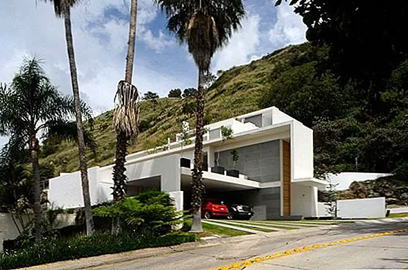 Потрясающий четырехэтажный современный горный дом в Халиско, Мексика