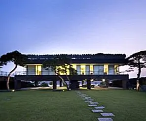 Современный плавучий дом в Южной Корее