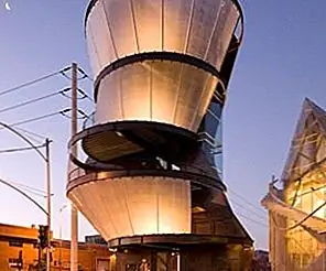 72 фута Сатитарская башня от Эрика Оуэна Мосса