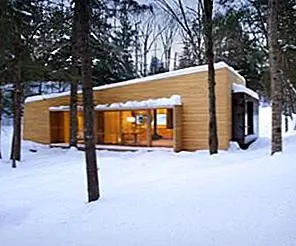 Компактный, но очень просторный дом для отдыха в Квебеке