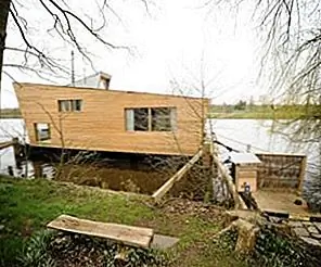 Маленький дом на воде с помощью конструкции Confused-Direction