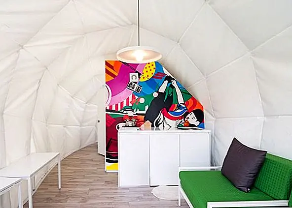 Были спроектированы два типа палаток. Первая имеет длинную форму изгиба, и она похожа на червяк, а вторая круглая и предназначена для напоминания гальки. Палатки изготовлены из тканевой мембраны, которая защищает внутреннюю часть от ультрафиолетовых лучей, а также водонепроницаема и огнестойкая.