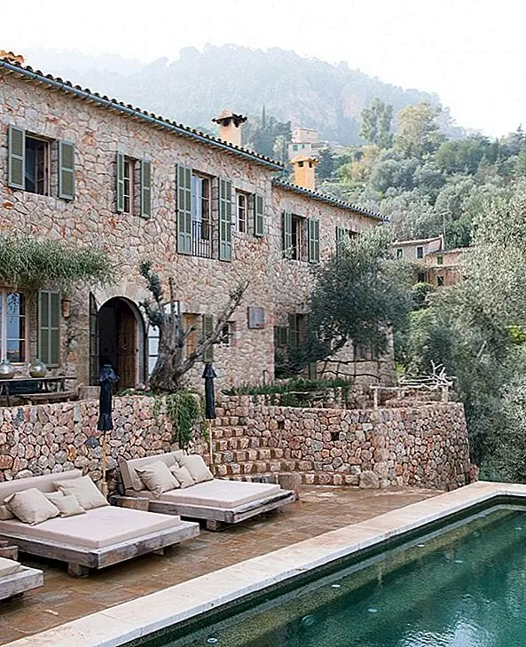 Современный дом пещеры Александро де Бетак