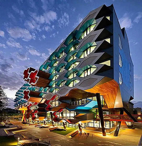 Скульптурный молекулярно-научный комплекс из университета Лим-ла-Тробе