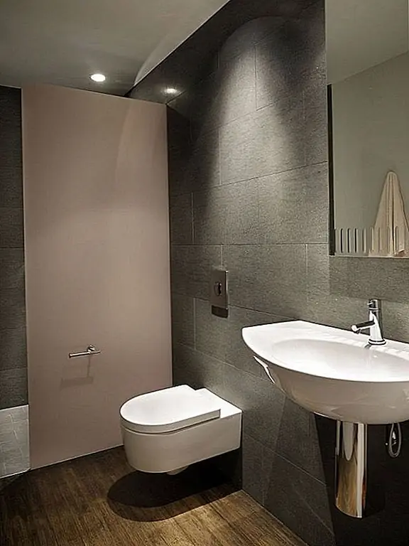 Конечно, интересным элементом является терраса. Это может быть очень приятное место, где вы можете провести свободное время в чате, насладиться компанией друг друга и насладиться прохладительными напитками в приятный солнечный день. Собственно, это было бы похоже на внешнюю гостиную с прекрасными видами.