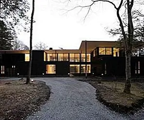 Деревянный дом в Японии от Edward Suzuki Associates