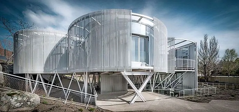 Уникальный дом в Мадриде, сделанный из трех плавающих цилиндров