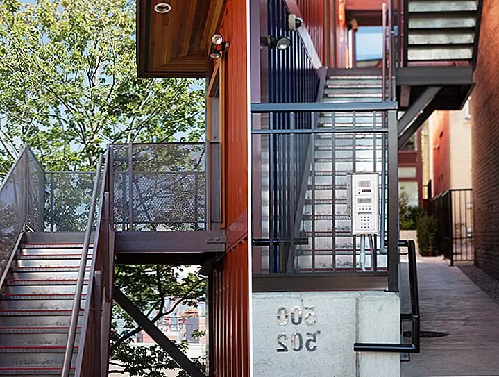 Atira Women's Resource Society придумала решение для проблем социального жилья в Ванкувере. Превращая контейнеры для доставки в дома, специально предназначенные для людей с низкими доходами, теперь это урок о том, как быть экономичным и эффективным одновременно! Именно так вы создаете новые дома, новую жизнь и новые надежды для людей, которые больше всего нуждаются в этом.